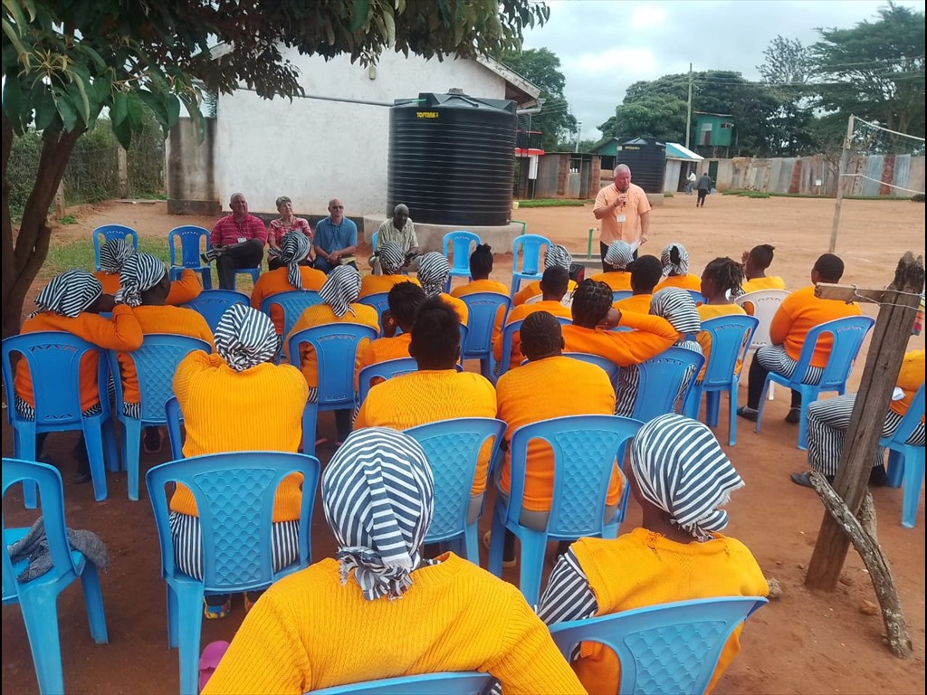 Bart Grant singing at a  women's prison